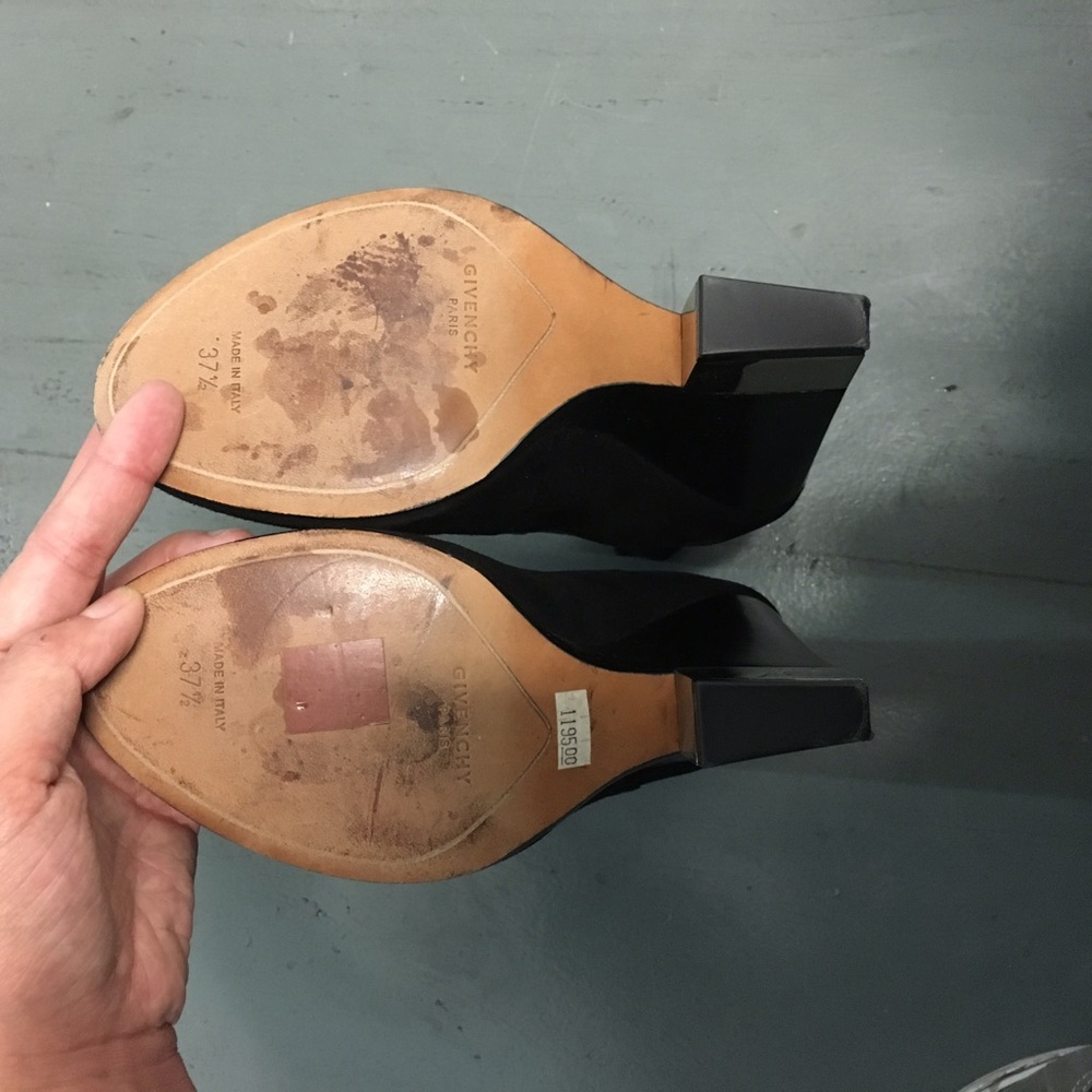 Givenchy Chelsea Boots - Picture 5 of 8